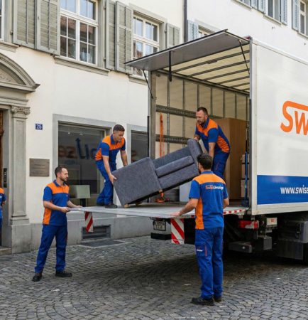 Umzugsteam von Swiss Umzuege bei der Arbeit in Winterthur – professioneller Umzugsservice Winterthur